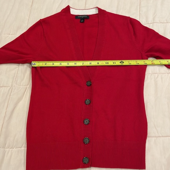 Banana republic red long sleeve V-neck cardigan - Picture 4 of 9